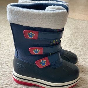 Snow boots